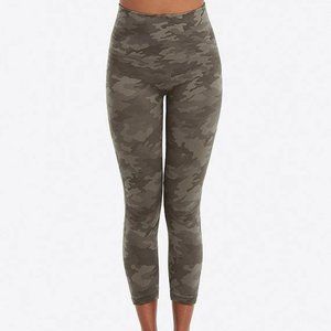 SPANX Look at Me Now Leggings in Green Camo | Med